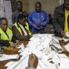 Zimbabve'de iktidar partisi meclis yarışında önde gidiyor Zimbabve'de iktidar partisi meclis yarışında önde gidiyor