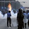 Pakistan'da göstericilere yönelik operasyonda bir polis öldü, 14'ü polis 67 kişi yaralandı