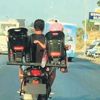 Antalya'da tehlikeli yolculuk! Motosiklete taktığı iki farklı pusetle çocuklarını gezdirdi