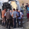 Aksaray'da TIR şarampole devrildi, 11 yaralı var Aksaray'da TIR şarampole devrildi, 11 yaralı var