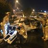 Üsküdar'da bariyerlere çarpan otomobil yandı Üsküdar'da bariyerlere çarpan otomobil yandı