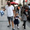 Ünlü şarkıcı ikizleriyle alışveriş turunda Ünlü şarkıcı ikizleriyle alışveriş turunda