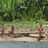 Amazon yerlileri Peru'da köy bastı Amazon yerlileri Peru'da köy bastı