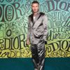 David Beckham parlak takım giydi
