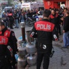 Boğazına kaçan çayı tükürdü, 3 yaralı var!