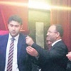 Bakan Bozdağ oğluna avukatlık cübbesini giydirdi