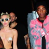 Miley Cyrus'un kıyafeti olay oldu Miley Cyrus'un kıyafeti olay oldu