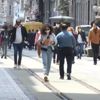 İstiklal Caddesi'nde kalabalık artıyor İstiklal Caddesi'nde kalabalık artıyor