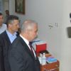Manisa Valisi hastanede askerleri ziyaret etti Manisa Valisi hastanede askerleri ziyaret etti