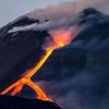 İtalya’da bulunan Etna Yanardağı patladı