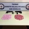 Uyuşturucu operasyonu: Şüpheli kadın polisin kafasına şişeyle vurdu Uyuşturucu operasyonu: Şüpheli kadın polisin kafasına şişeyle vurdu