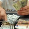 Nakit döviz çekiminden alınan komisyon kaldırıldı Nakit döviz çekiminden alınan komisyon kaldırıldı