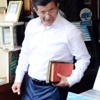 Başbakan Davutoğlu Sahaflar Çarşısı'nı gezdi, memleketi Konya ile ilgili kitap aldı