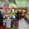 Ücretli poşet almayıp, ürünleri ellerinde taşıdılar Ücretli poşet almayıp, ürünleri ellerinde taşıdılar