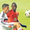 Kartal yağmura tutuldu
