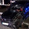 Göçmenleri taşıyan araç düğün salonu otoparkına girdi: 14 yaralı