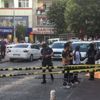 Eşini ve çocuklarını vurup 7. kattan atladı Eşini ve çocuklarını vurup 7. kattan atladı
