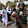 Kadınlar, Taliban için "destek yürüyüşü" düzenledi
