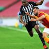 Neftçi-Galatasaray maçında 4. gol geldi Neftçi-Galatasaray maçında 4. gol geldi