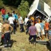 Tur otobüsü şarampole devrildi... Ölü ve yaralılar var