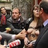 Femen üyelerinden Hollande'a protesto