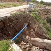 Heyelan nedeni ile kapanan yolu açma çalışmaları devam ...
