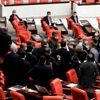 Meclis'te AKP-CHP arasında kavga çıktı!