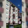 Balkonun kenarına çıkarak dans eden kişi görenleri ...