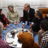 Cumhurbaşkanı Erdoğan vatandaşın iftar sofrasına konuk oldu Cumhurbaşkanı Erdoğan vatandaşın iftar sofrasına konuk oldu