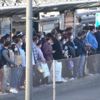 Metrobüs ve tramvay duraklarında yoğunluk