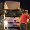 Otomobilin çarptığı kamyonet devrildi! Kaza yerinden kaçtı