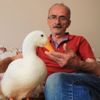 En yakın arkadaşı, ördeği "Pamuk"