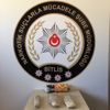 Bitlis'te uygulama noktasında durdurulan otobüsteki yolcunun ayakkabısının tabanında sakladığı uyuşturucu bulundu