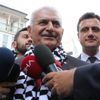 Binali Yıldırım, Beşiktaş'ta vatandaşlarla buluştu: Hiçbir şey bir gönül kırmaya değmez Binali Yıldırım, Beşiktaş'ta vatandaşlarla buluştu: Hiçbir şey bir gönül kırmaya değmez