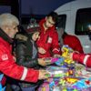 Elazığ daki depremzede çocukların yüzü hediye edilen ... Elazığ daki depremzede çocukların yüzü hediye edilen ...