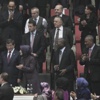 Davutoğlu, Kılıçdaroğlu'yla tokalaştı; Erdoğan uzaktan el salladı Davutoğlu, Kılıçdaroğlu'yla tokalaştı; Erdoğan uzaktan el salladı