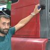 Tır şoförü aracını parfümle çalıştırıyor