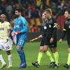 Medipol Başakşehir - Fenerbahçe karşılamasında Volkan Demirel taraftarları çıldırttı! Medipol Başakşehir - Fenerbahçe karşılamasında Volkan Demirel taraftarları çıldırttı!