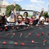 Ezgi Sadet kadınların omzunda toprağa verildi