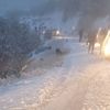 Kar nedeniyle araçlar yol kaldı Kar nedeniyle araçlar yol kaldı