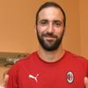 Higuain Milan formasını sırtına geçirdi Higuain Milan formasını sırtına geçirdi
