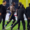 Emenike İstanbul’a geldi Emenike İstanbul’a geldi