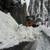 Hakkari Çukurca'da yola çığ düştü