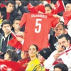 Hakan yok forması tribünde! Hakan yok forması tribünde!