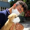 Farkındalık olsun diye köpeğini maskeyle gezdiriyor Farkındalık olsun diye köpeğini maskeyle gezdiriyor