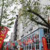 Camiye 1 Mayıs pankartı