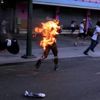 Son dakika... Venezuela'da bir gösterici diri diri yandı Son dakika... Venezuela'da bir gösterici diri diri yandı