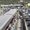 Feci kaza! Metrobüsün altında kaldı Feci kaza! Metrobüsün altında kaldı