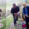 Yavru ayıyla fotoğraf çektirdikten sonra doğaya bıraktılar Yavru ayıyla fotoğraf çektirdikten sonra doğaya bıraktılar