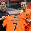 Rodney Sneijder imzayı attı Rodney Sneijder imzayı attı
